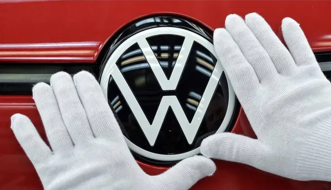 Volkswagen 100 мингтагача ходимни қисқартириши ва Германиядаги 4 та заводини ёпиши мумкин