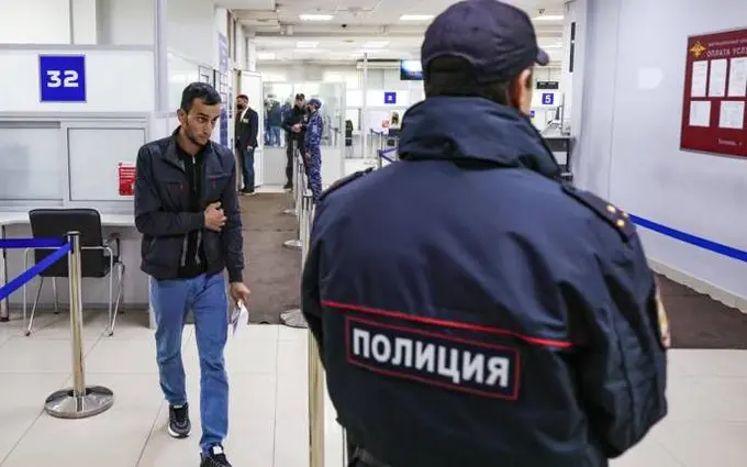 В России в несколько раз повысят госпошлины для мигрантов