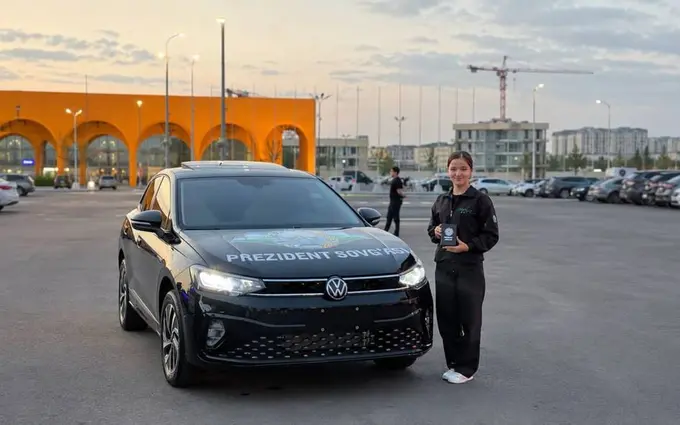 Президент подарил юной изобретательнице электромобиль Volkswagen