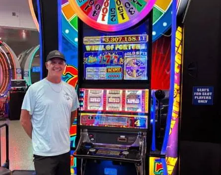 Las Vegas aeroportida deyarli pulsiz qolgan turist 3,3 mln dollar yutib oldi