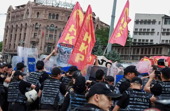 Туркияда НАТОга қарши намойиш ўтказган 100 дан ортиқ киши қўлга олинди (видео)