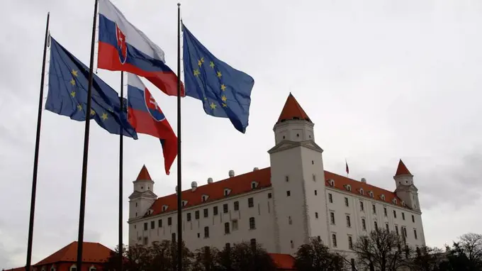 Slovakiya rossiyaliklarga Shengen viza berishni to‘xtatdi