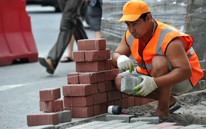 Rossiyada migrantlar farzandlari patent rasmiylashtirishi yoki mamlakatni tark etishi shart bo‘ladi