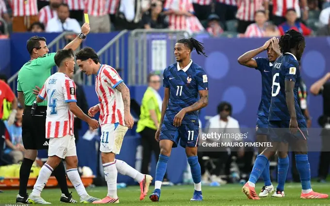 AQSH futbolchisiga yordam bergan FIFA Maykl Olisening sariq kartochkasini bekor qilmadi