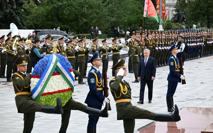 Uzbekistan, Belarus set for high-level talks as Mirziyoyev visits Minsk