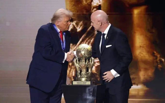 Президент FIFA может стать объектом расследования МОК из-за нарушения политического нейтралитета