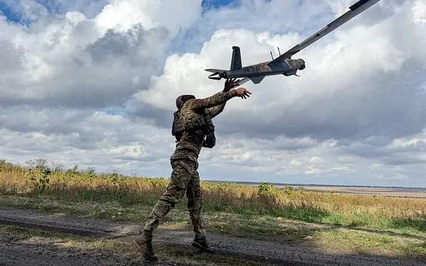 Ukraina Rossiyaning 14 ta kemasiga zarba berdi, Moskvaga 300 ta dron uchirdi