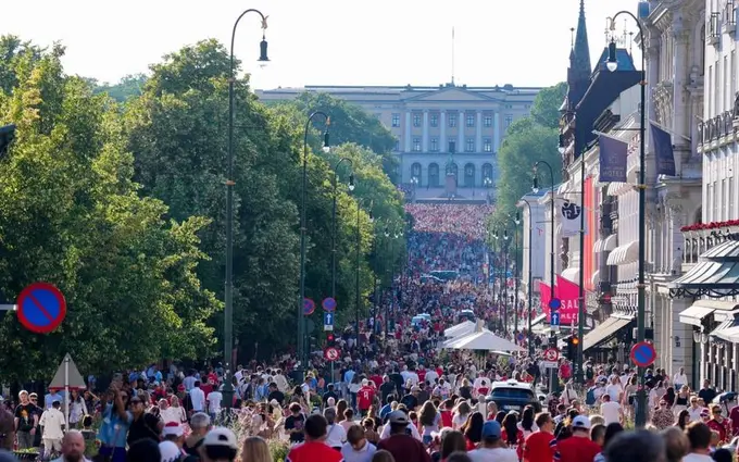 Norvegiya milliy jamoasini mamlakatda qirollik oilasi va 90 ming muxlis kutib oldi (foto)