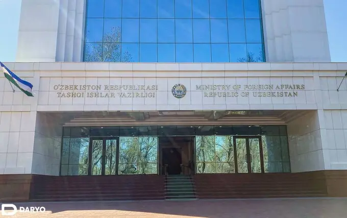 Россияда барча мигрантларга телефон сотиб олиш мажбурий бўладими? Ўзбекистон ТИВ изоҳ берди