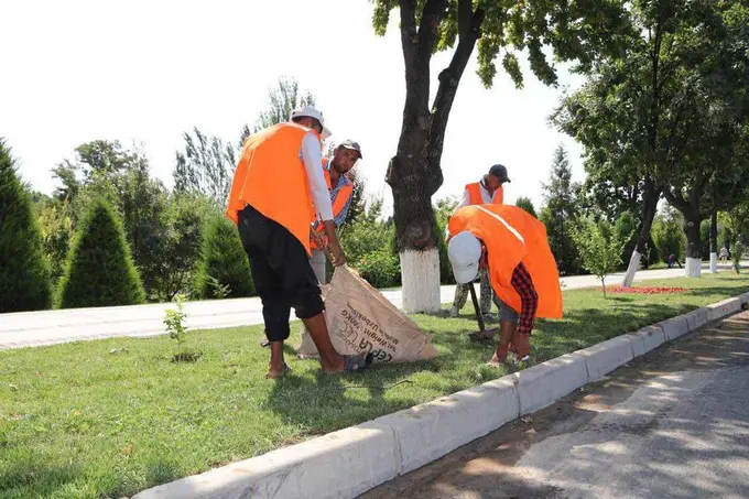 Mehnat inspeksiyasi hokimliklardan issiqda obodonlashtirish xodimlari xavfsizligini ta’minlashni so‘radi