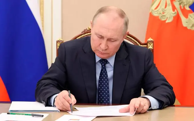 Putin oilasini ta’minlay olmagan migrantlar Rossiyani tark etishini nazarda tutuvchi qonunni imzoladi