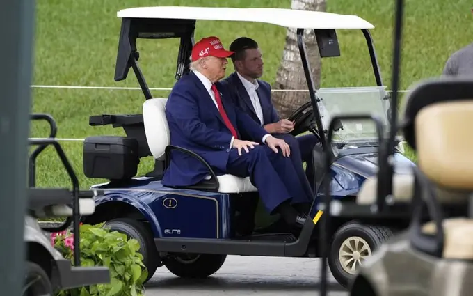 Қуролланган шахс Трампнинг голф клуби яқинида қўлга олинди