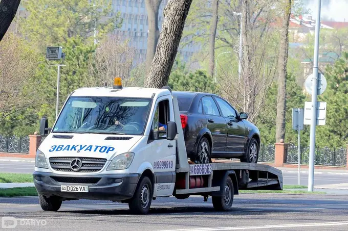 В Ташкенте ввели предельные тарифы на эвакуацию машин и штрафстоянки