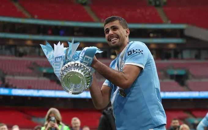 “Barselona” Rodri uchun “Real Madrid” bilan kurashadi
