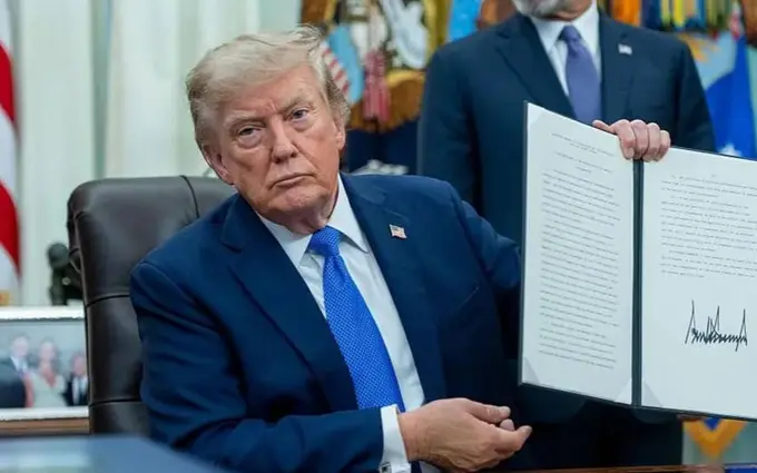 Трамп туғилганлик бўйича фуқаролик беришни чеклади