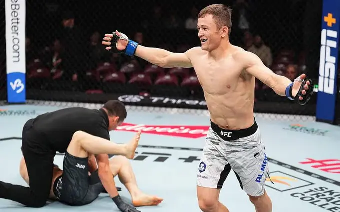 Қозоғистонлик жангчи UFC рўйхатидан ўчирилди