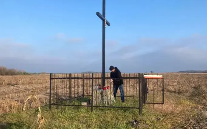 Polsha Ukrainani polyaklar qabrlarini qazishda aybladi