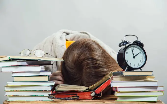 Dangasalik emas: diqqat va motivatsiya pasayishining 5 sababi