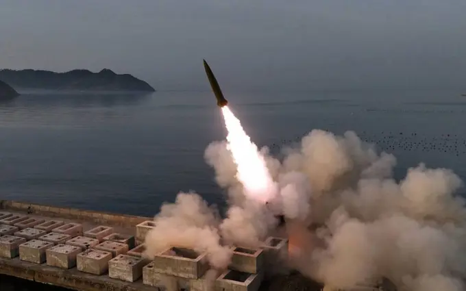 Shimoliy Koreya 10 dan ortiq ballistik raketa uchirdi