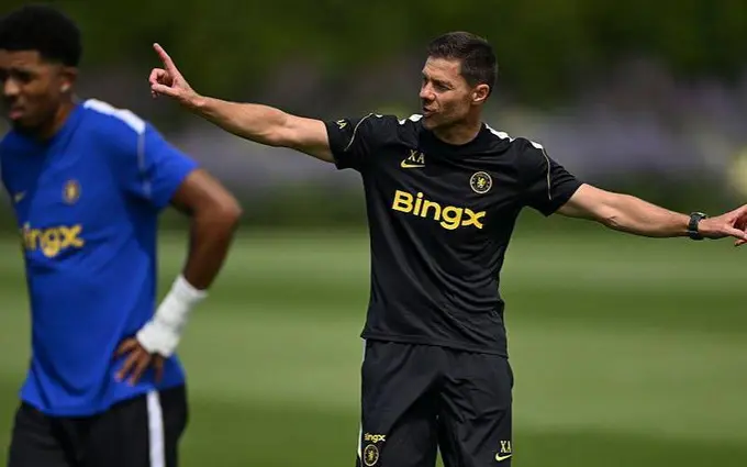 Xabi Alonso “Chelsi”ning 12 nafar futbolchisini asosiy tarkibdan chetlatdi