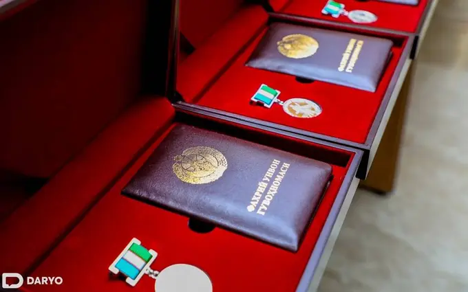 Mustaqillikning 35 yilligi munosabati bilan bir guruh davlat xizmatchilari hamda ishlab chiqarish va ijtimoiy-iqtisodiy sohalar xodimlari mukofotlandi