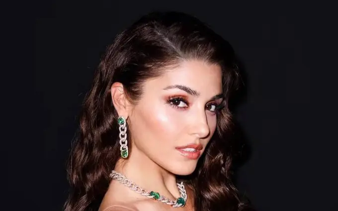 Hande Erchel rollari evolyutsiyasi: u qanday qilib oddiy qizdan millionlab muxlislarga ega aktrisaga aylandi?