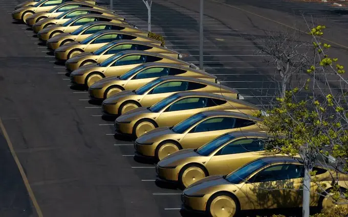 Без руля и педалей: Tesla презентует двухместный Cybercab