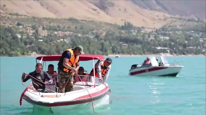 “Suvda tomirlari tortishib qolgan”. FVV Chorvoqda cho‘kib ketgan ota-bolalarni qidirish ishlari bo‘yicha ma’lumot berdi