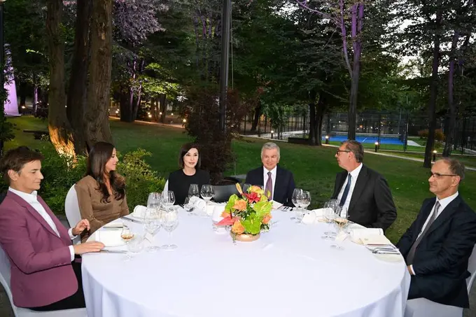 Shavkat Mirziyoyev rafiqasi bilan birga Belgradda tashkil etilgan rasmiy qabul marosimida ishtirok etdi