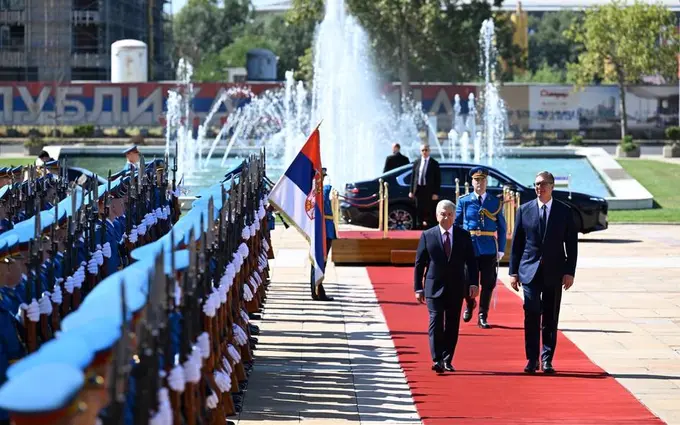 Serbiyada Shavkat Mirziyoyevni tantanali kutib olish marosimi bo‘ldi (foto)