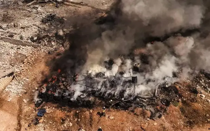 Suriyada qurol omboridagi portlash oqibatida kamida 14 kishi halok bo‘ldi (video)