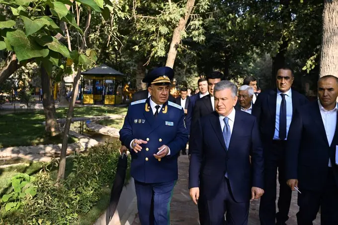 Sayilgoh, minorali avtoturargoh va yangilangan bog‘cha: prezident “Qichqiriq” mahallasini borib ko‘rdi