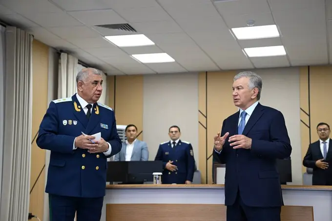 Shavkat Mirziyoyev Olmazorda talabalar shaharchasining vaziyatlar markazi bilan tanishdi