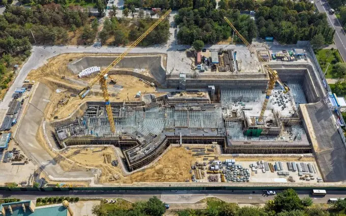 Uzbekistan’s Mirziyoyev reviews National Museum construction and pharmaceutical production