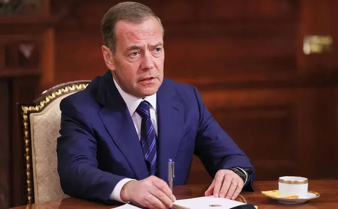 Medvedev Litvani dunyo xaritasidan yoʻq qilish bilan tahdid qildi