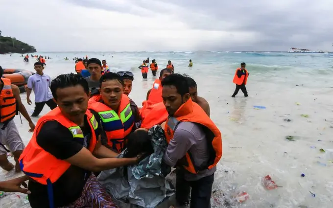 Indoneziyada 243 kishini olib ketayotgan parom cho‘kib ketdi: 140 kishi bedarak yo‘qoldi
