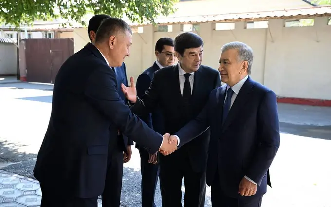 Шавкат Мирзиёев прибыл в Каракалпакстан