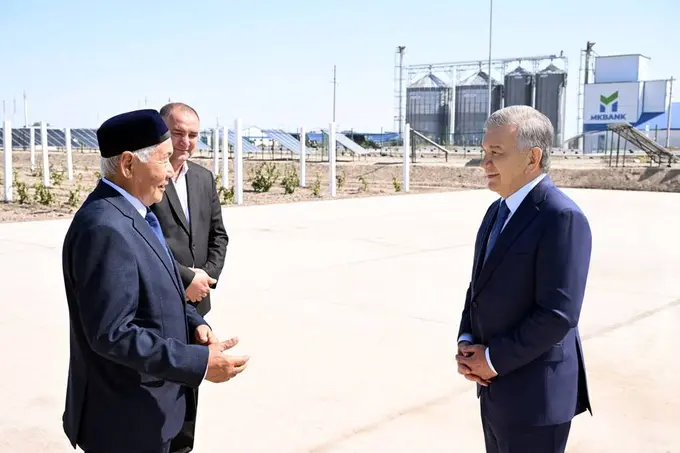 Shavkat Mirziyoyev Kegeylidagi issiqxona majmuasi bilan tanishdi