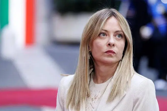 Italiya bosh vaziri maktablarda burqa va niqobni taqiqlamoqchi