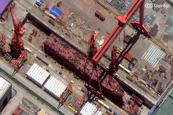 Хитой сувости дронларини олиб юришга қодир “она кема” қурмоқда (фото)