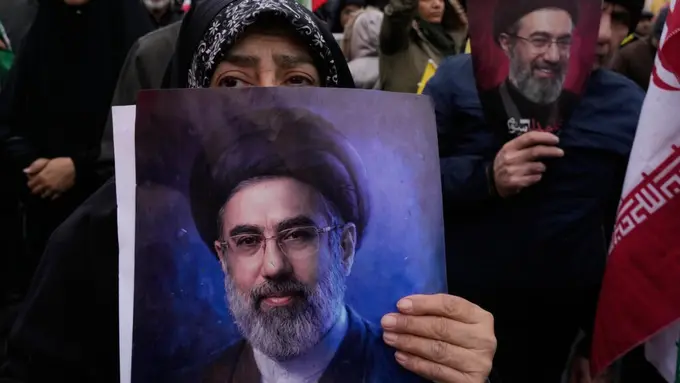“AQSH Yaqin Sharqdan chiqib ketishga majbur bo‘ladi” — Mojtaba Xomanaiy